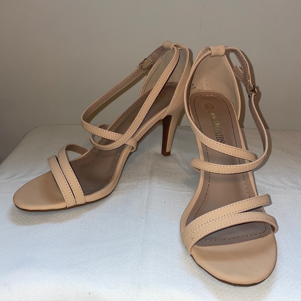 Dream Pairs, Gigi, nude heels/sandal. Excellent preloved condition, worn once.